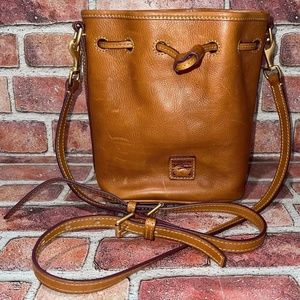 Pre-Owned Dooney & Bourke Brown Florentine Leather Small Drawstring Bag Chic